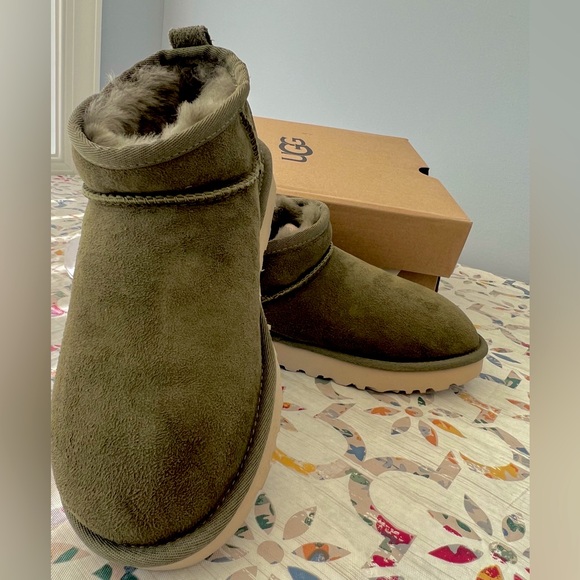 🫒 NWB Ultra Mini Ugg Boots in Olive Green - Picture 4 of 7